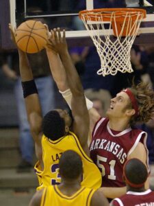 - -Arkansas' Steven Hill (51) goes high to block the shot of Louisiana State's Darnell Lazare, left, during the first half of a college basketball game Wednesday, Feb. 8, 2006, in Baton Rouge, La. (AP Photo/Bill Feig)